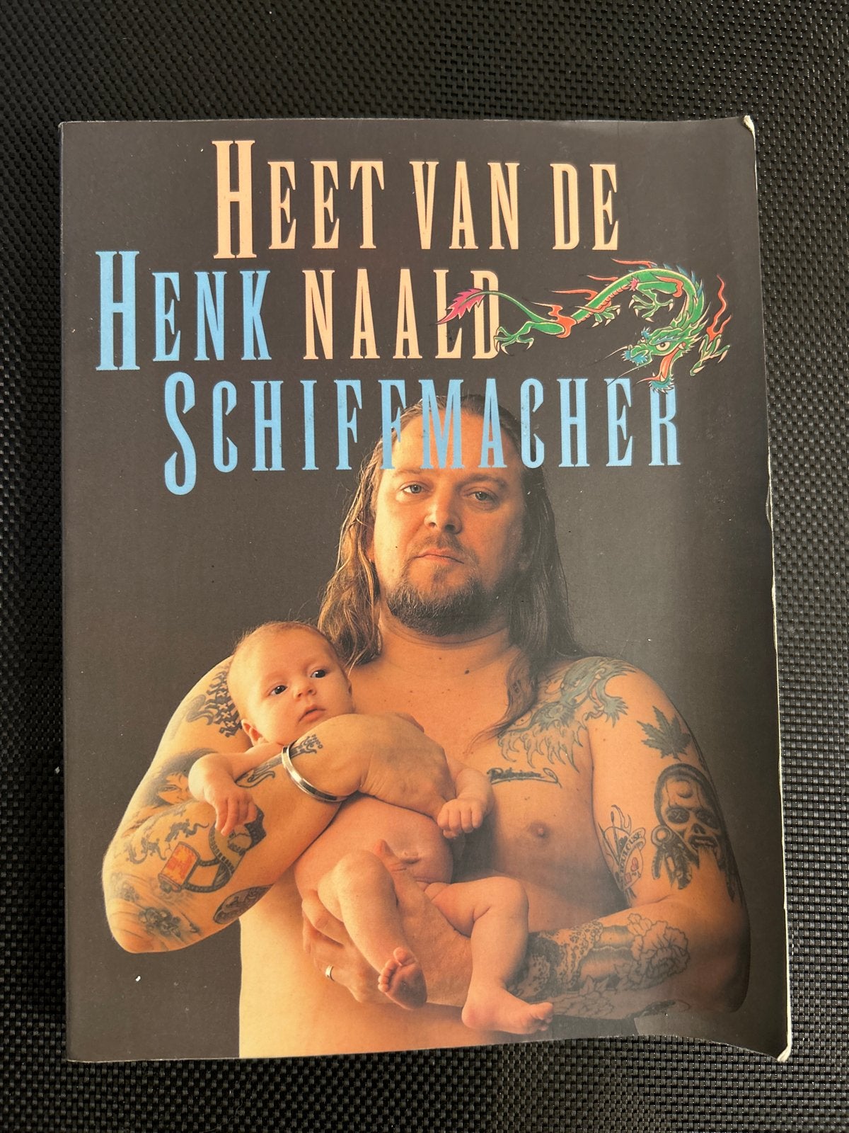 Heet van de Naald - Henk Schiffmacher (Gesigneerd), Ophalen of Verzenden, Gelezen, Kunst en Cultuur