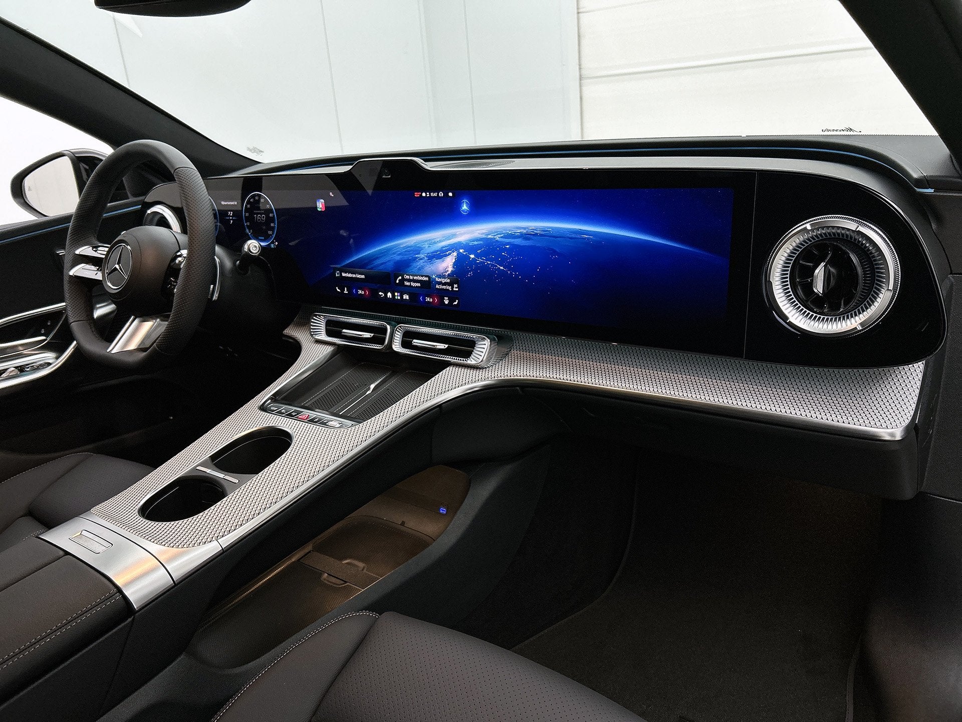 Foto 7 van Mercedes-Benz C-Klasse 400 4MATIC Launch Edition 94 kWh | Ni