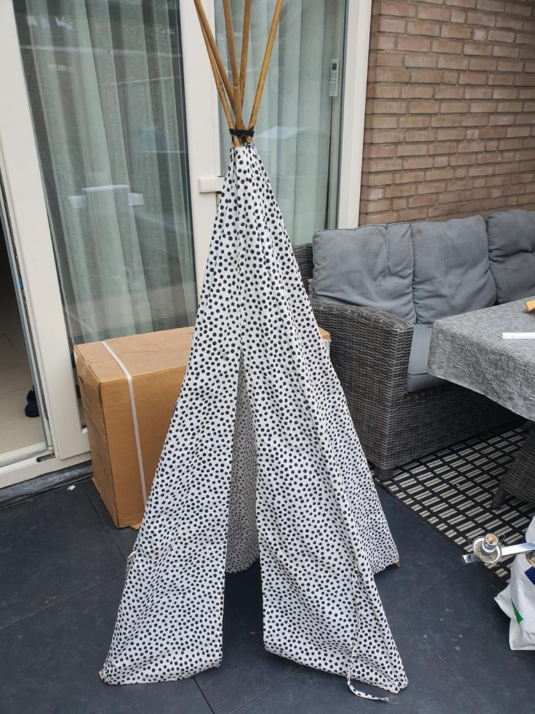 Leuke speel tipi tent voor kinderen, zwart-wit stippen, Ophalen, Gebruikt