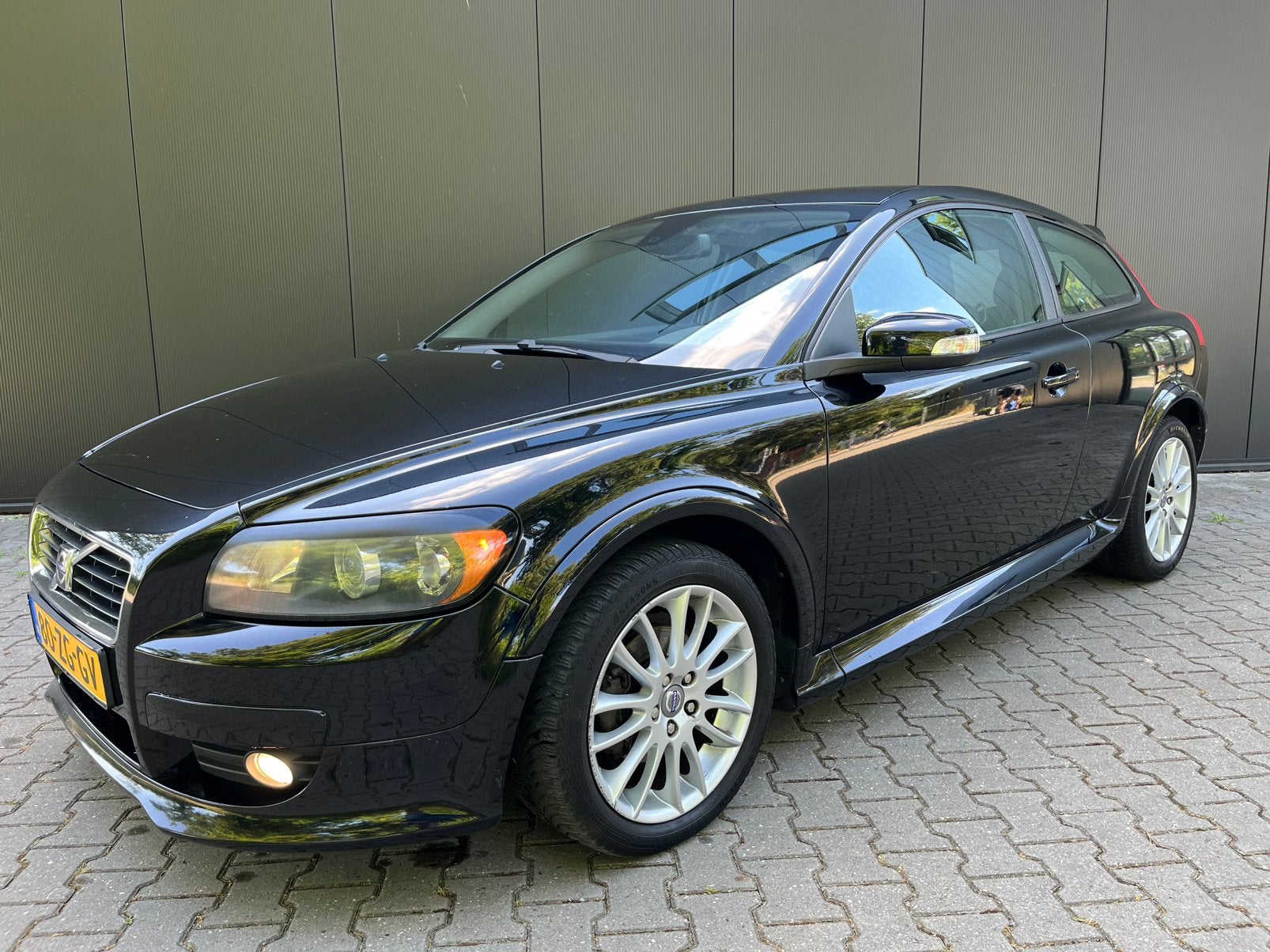 Volvo C30 2.0 Momentum Sports. Door 1 Volvo dealer onderhoud, Auto's, Volvo, Voorwielaandrijving, Zwart, 4 cilinders, 4 stoelen