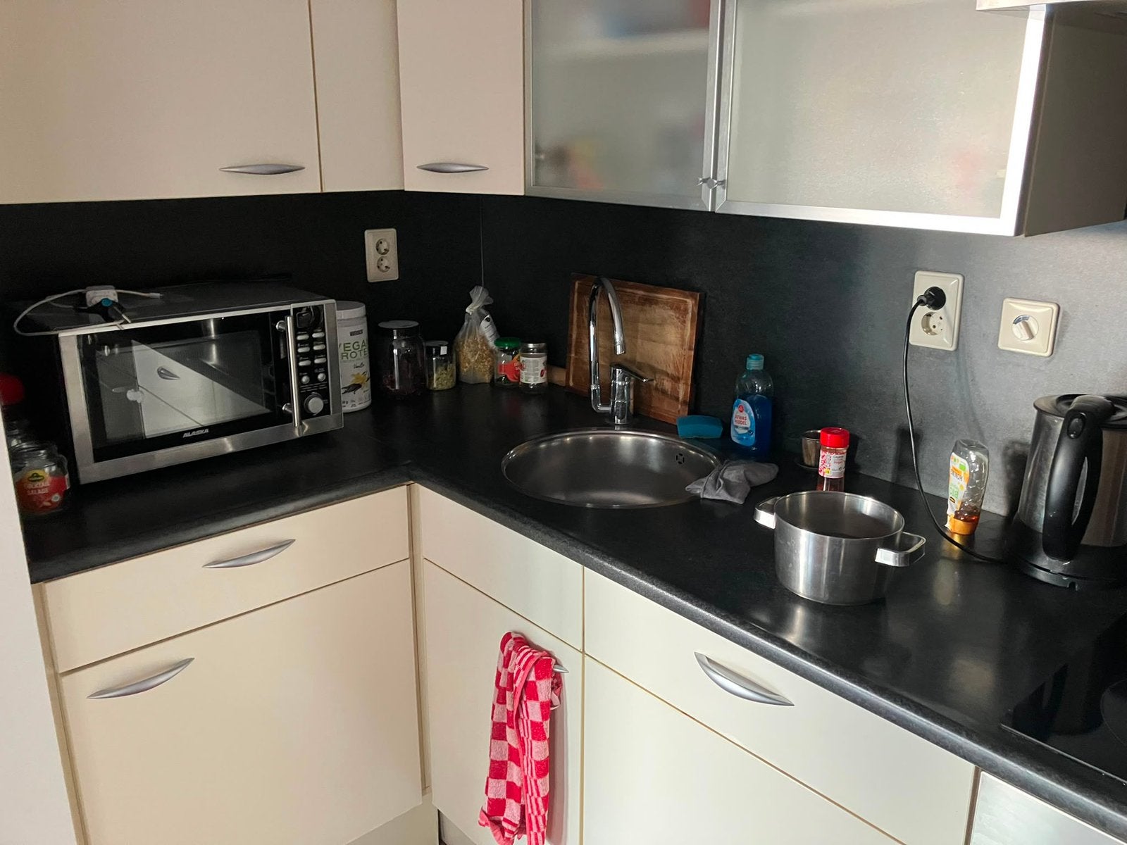Gehele keuken met werkende apparatuur, Ophalen, Gebruikt, Graniet of Steen, Hoekkeuken