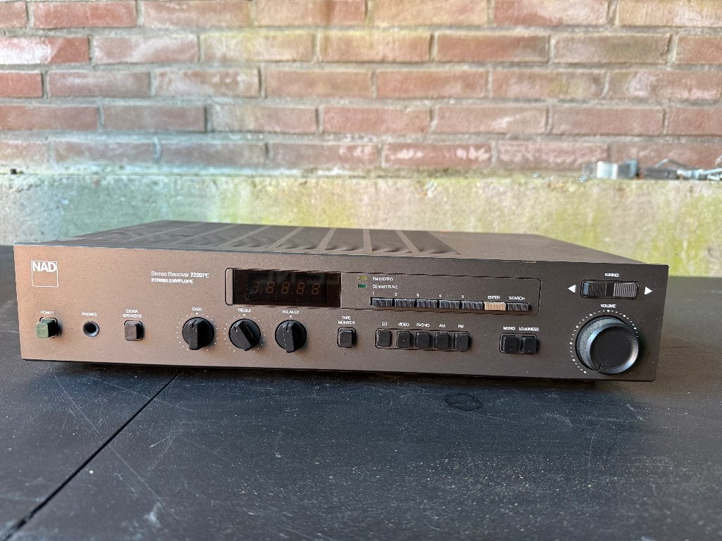 NAD 7220PE Versterker amplifier reciever, Overige merken, Gebruikt, Ophalen of Verzenden, 120 watt of meer