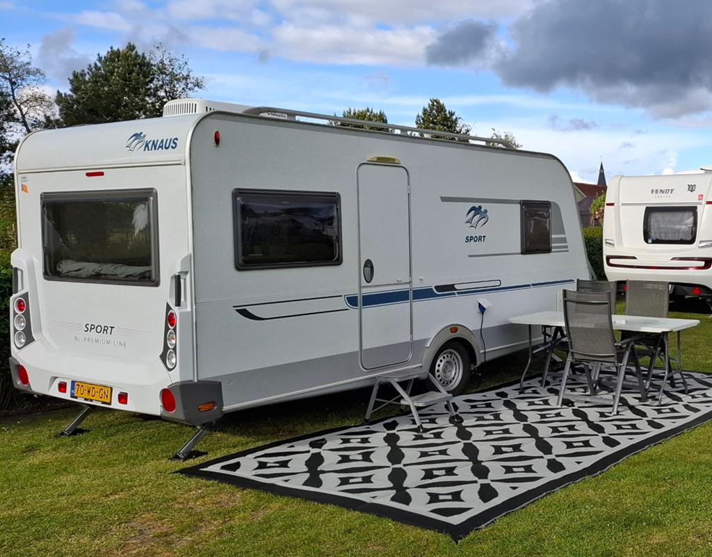 Knaus Sport 450 FU met Voortent Airco+Mover+Fietsendrager, Rondzit, Frans bed, Particulier, 4 tot 5 meter
