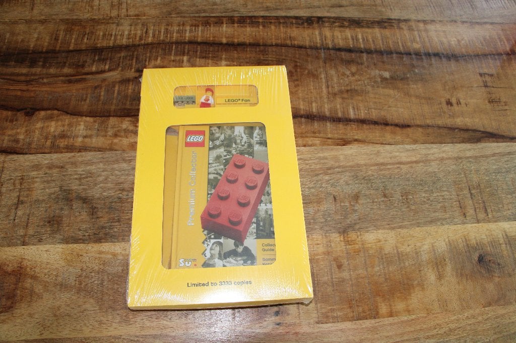 LEGO Collector's Guide 1st Edition Limited Premium Edition, Ophalen of Verzenden, Nieuw, Ongeopend/sealed, Lego