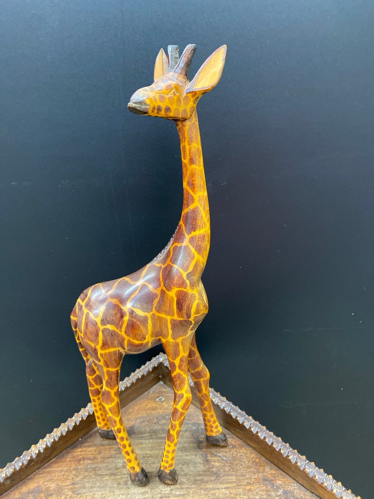 Houten Giraffe Beeld - Handgesneden Afrikaanse Decoratie, Ophalen of Verzenden, 20 - 50 cm, Beeld, Hout