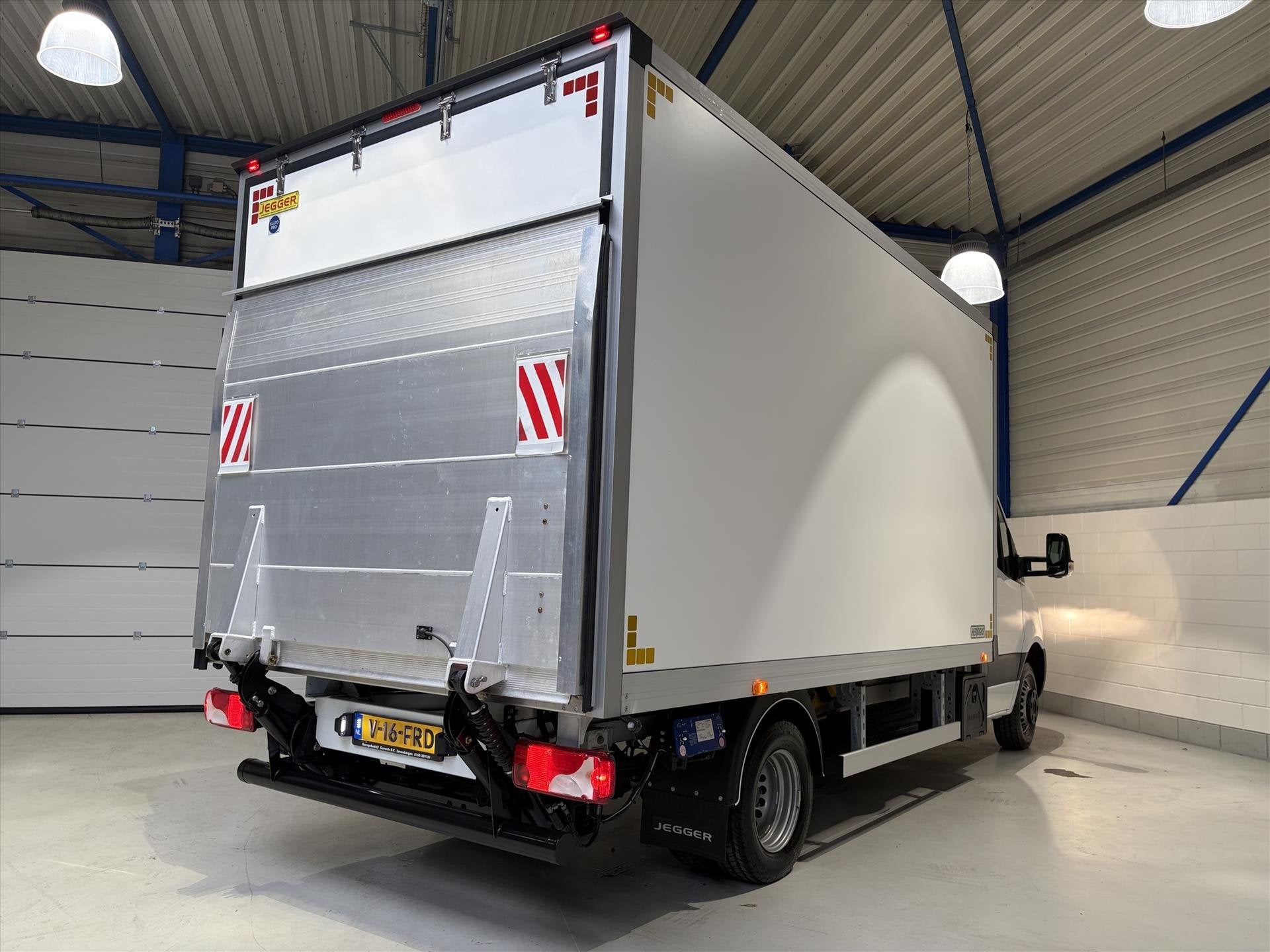 Mercedes-Benz Sprinter 519 V6 AUT 190PK, bakwagen, NIEUW, He, Auto's, Dealer onderhouden, Stof, Gebruikt, Automatische klimaatregeling