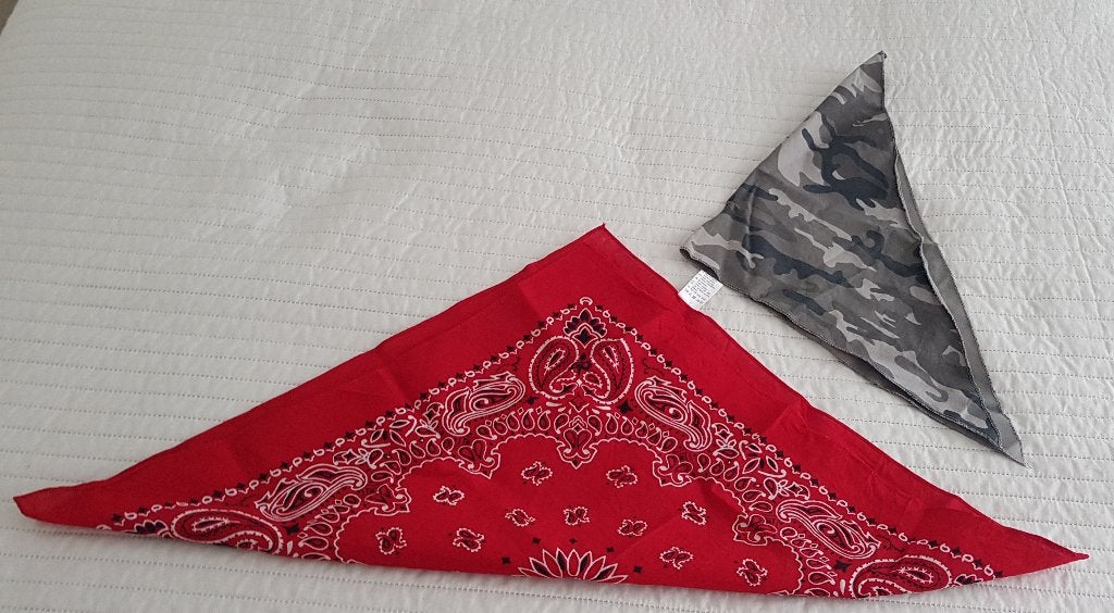 2 x haar bandana boeren doekje rood leger groen badkleding, Verzenden, Zo goed als nieuw