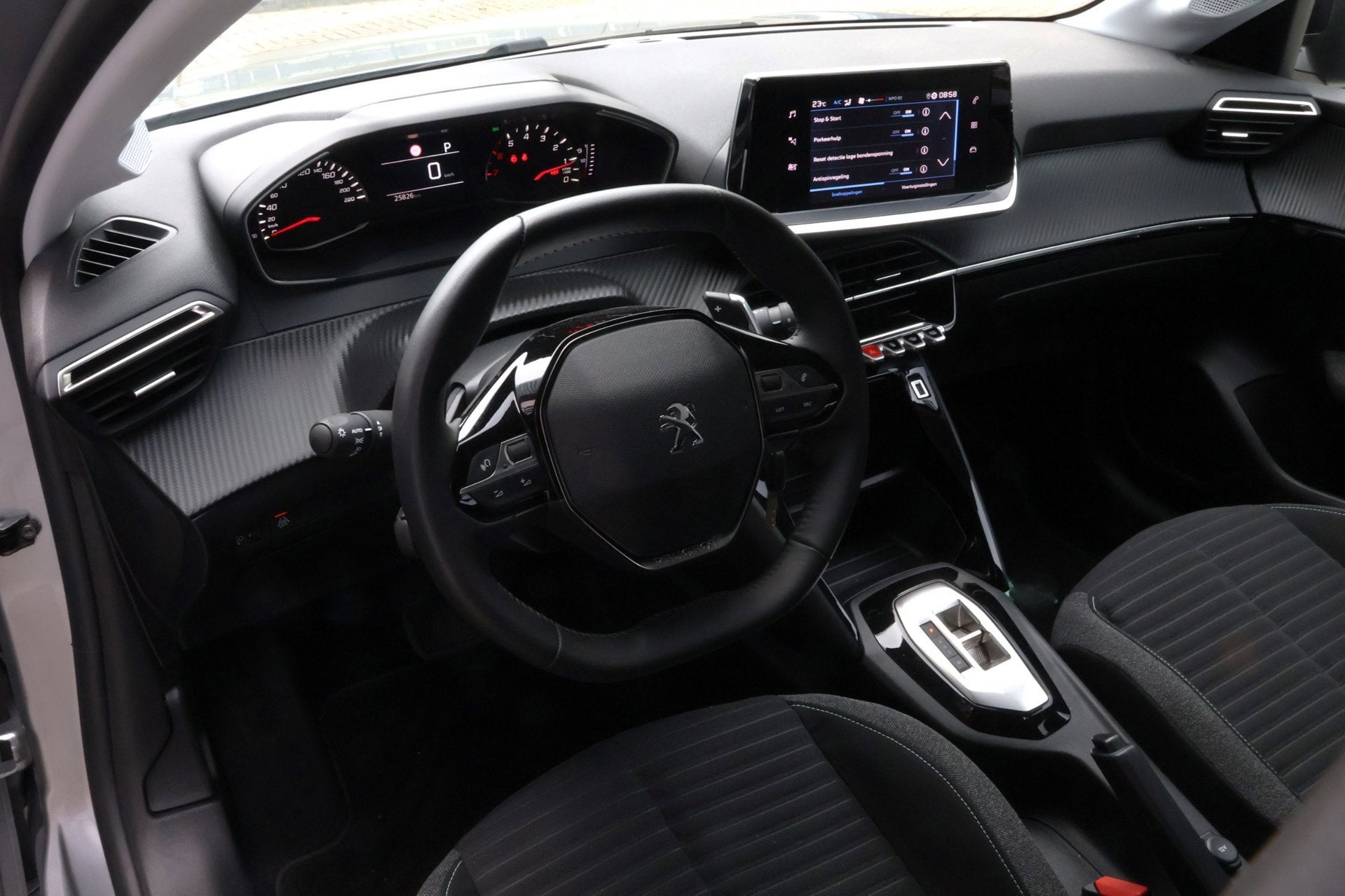 Peugeot 208 1.2 STYLE 100 PK | AUTOMAAT | CAMERA | LED, Gebruikt, Bedrijf, 19 km/l, Adaptive Cruise Control