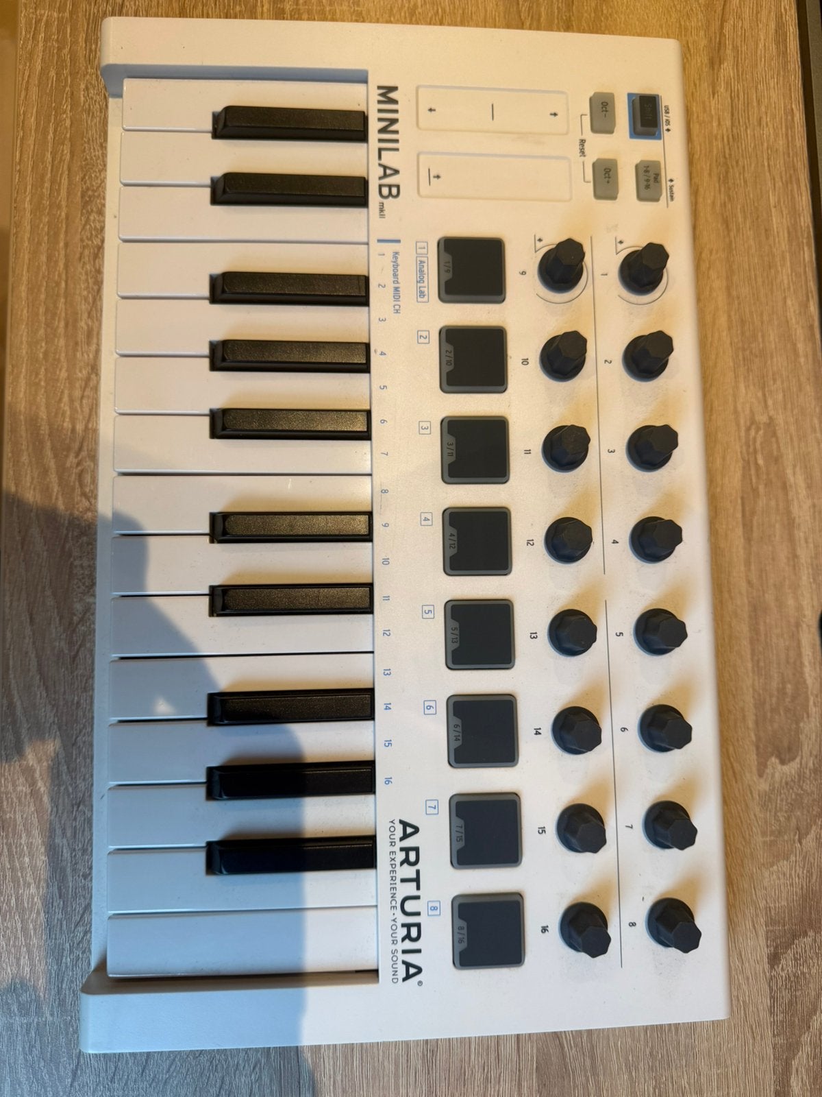 Arturia minilab Mk2 & novation launchpad mini, Muziek en Instrumenten, Ophalen, Zo goed als nieuw