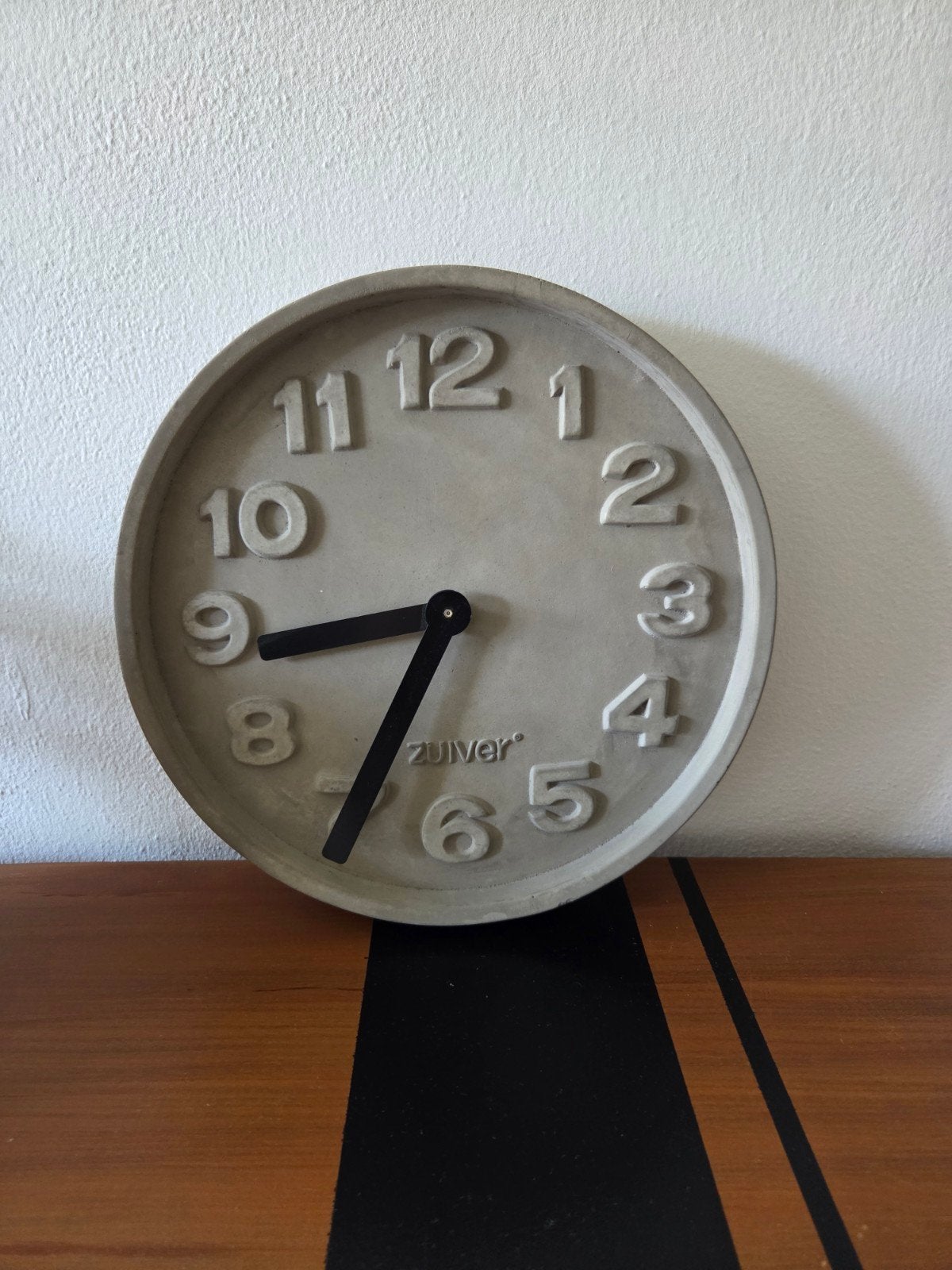 Zuiver Concrete Wandklok - Ø31,6 cm, Ophalen of Verzenden, Wandklok