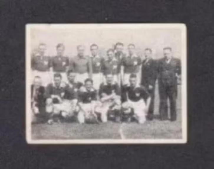 Voetbalplaatje Maurits Lutterade 1951-1952., Verzamelen, Overige Verzamelen, Zo goed als nieuw, Ophalen of Verzenden