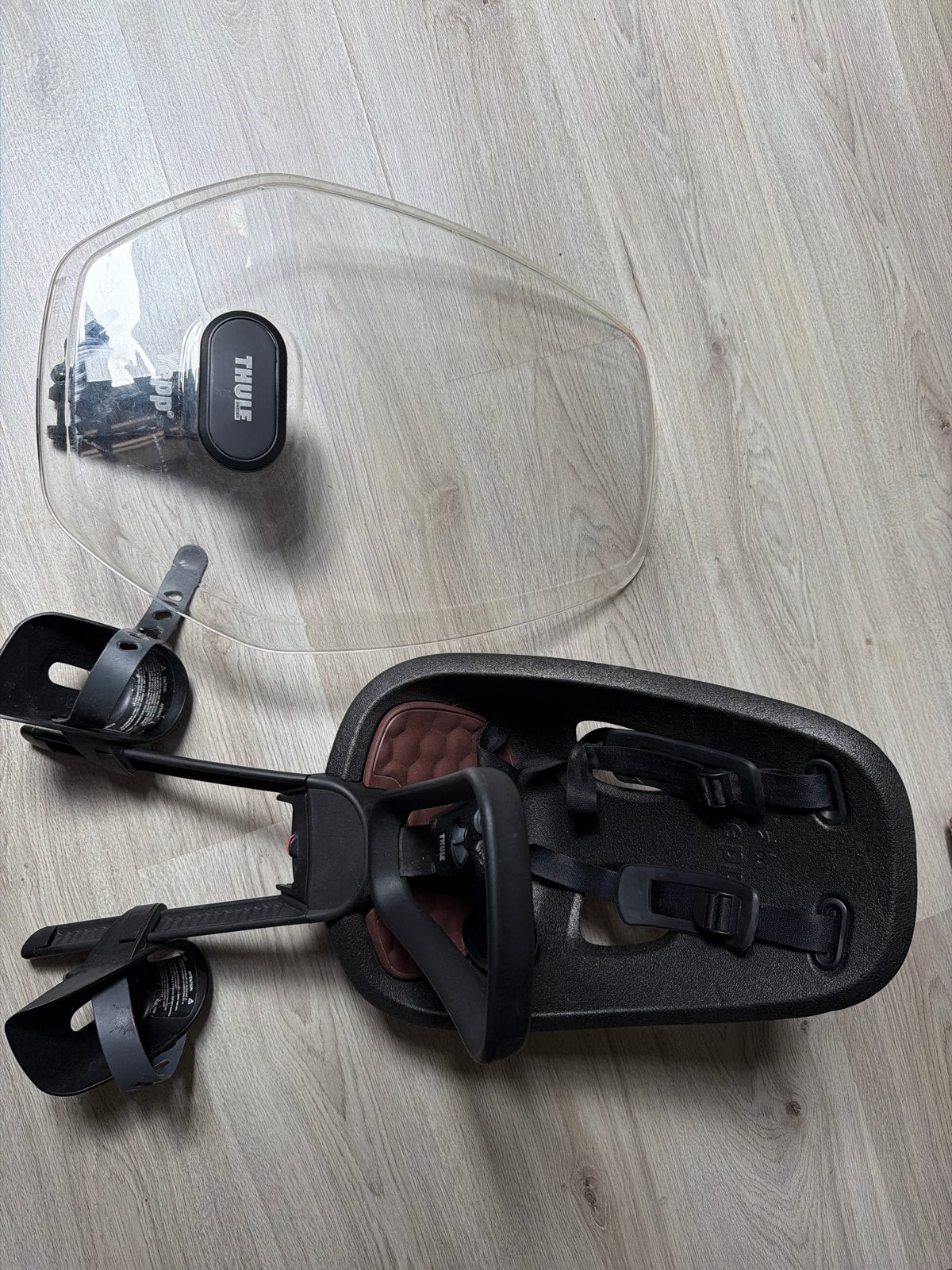 Thule Yepp Fietsstoeltje met Windscherm,2x fiets bevestiging, Voetsteuntjes, Voorzitje, Ophalen of Verzenden, Zo goed als nieuw