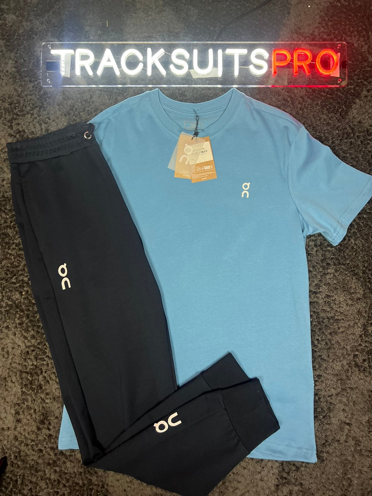 ONRUNNING/ONCLOUD/UNDER ARMOUR/NIKE/LACOSTE TRAININGSPAKKEN!, Zwart, Nieuw, Overige maten, Ophalen of Verzenden