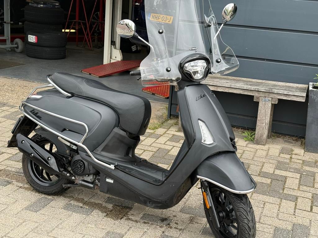 Kymco Like Bromscooter 2022 schade vrij in keurige staat, Ophalen, Maximaal 45 km/u, Zo goed als nieuw, Like