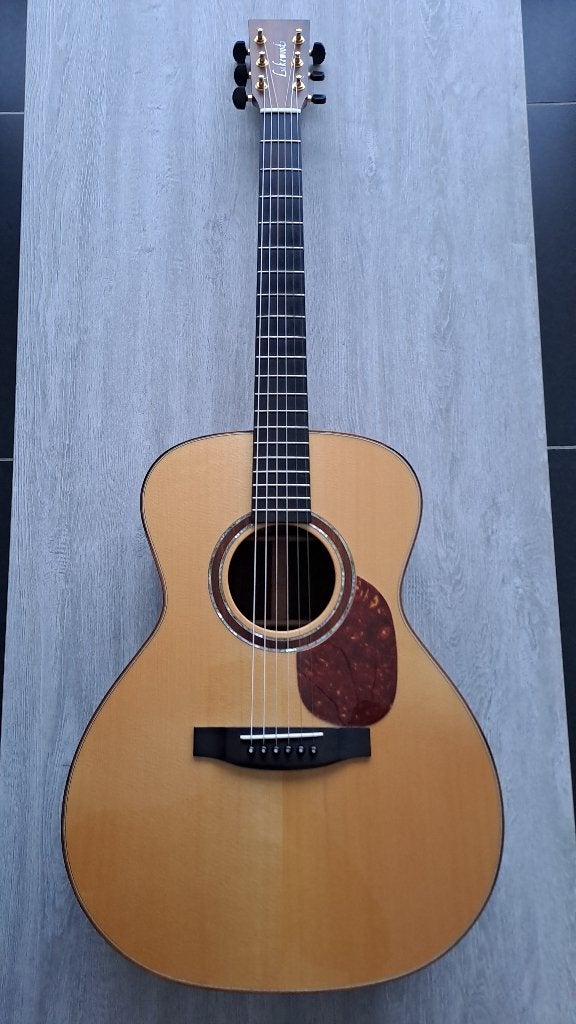 Lakewood M32 Deluxe Grand Concert in nieuwstaat, Muziek en Instrumenten, Snaarinstrumenten | Gitaren | Akoestisch, Ophalen, Zo goed als nieuw