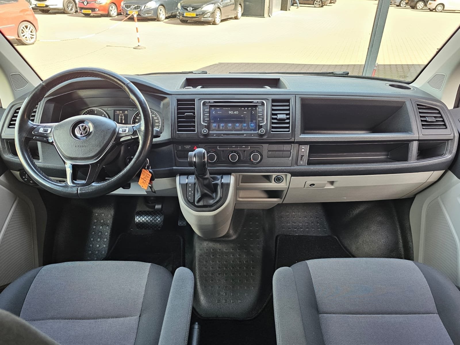 Volkswagen Transporter 2.0 TDI 150PK DSG Dubbele cabine L1H1, Auto's, Bestelauto's, Stof, Gebruikt, Euro 6, 4 cilinders