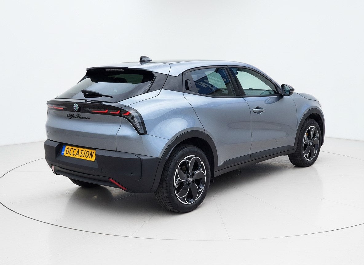 Alfa Romeo Junior Elettrica 54 kWh | SOH 96% | A.C.C. | CARP, Auto's, Alfa Romeo, Dealer onderhouden, Stof, Gebruikt, Parkeersensor