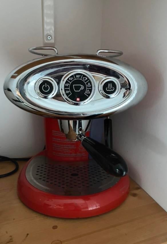 Illy Espressomachine - Rood/Chroom - Zo goed als nieuw, Espresso apparaat, Gemalen koffie, Ophalen of Verzenden, Zo goed als nieuw