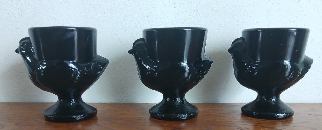 Set van 3 zwarte eierdoppen in de vorm van een kip. Arcoroc, Overige merken, Keramiek, Overige typen, Ophalen of Verzenden