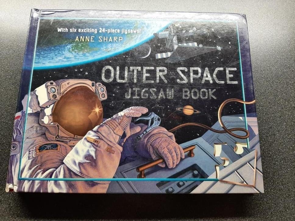Ruimtevaart  - OUTER  SPACE / JIGSAW BOOK / 6 puzzels., Ophalen of Verzenden