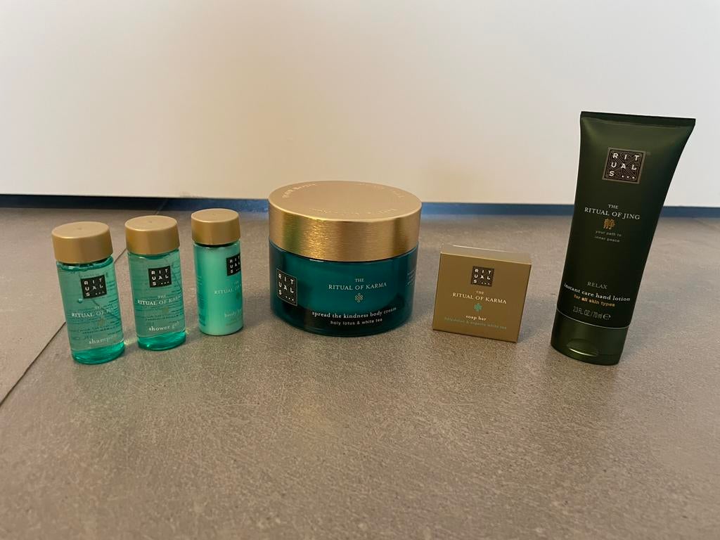 The Ritual of karma set rituals, Ophalen of Verzenden, Nieuw, Bodylotion, Crème of Olie