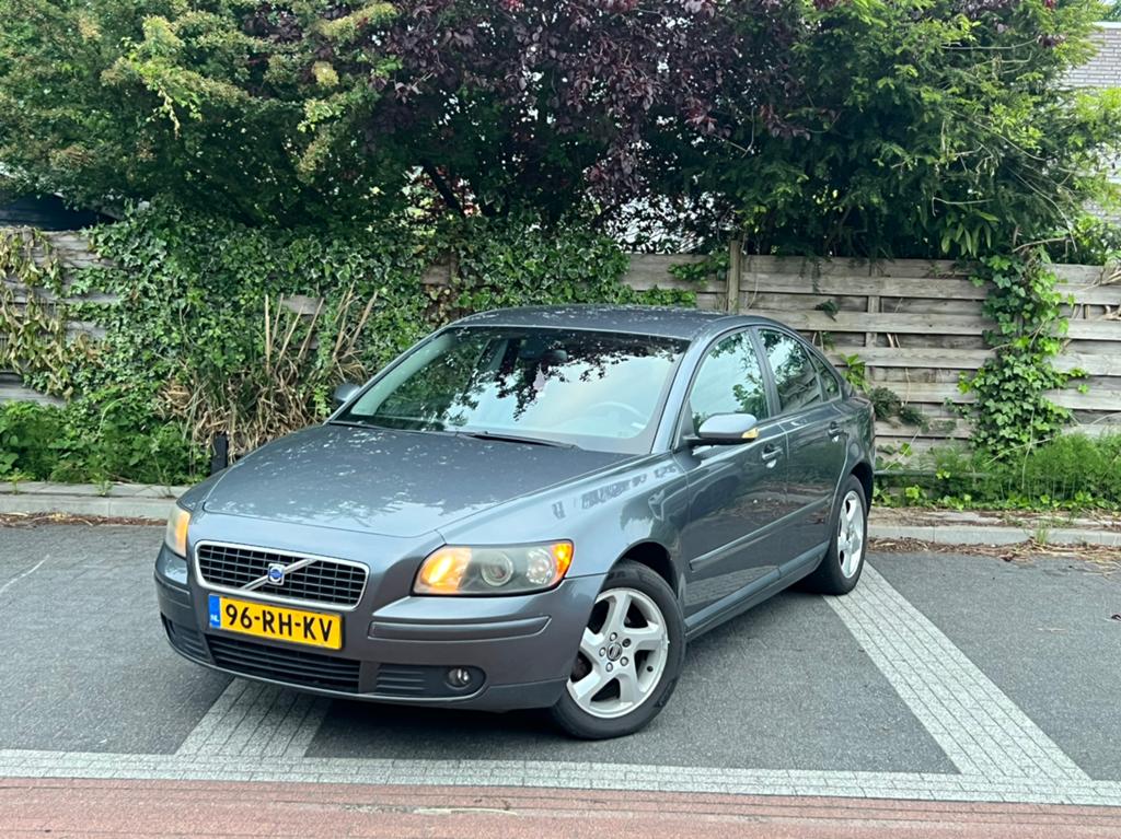 Volvo S40 1.8 2005 Grijs, Voorwielaandrijving, 125 pk, 4 cilinders, S40