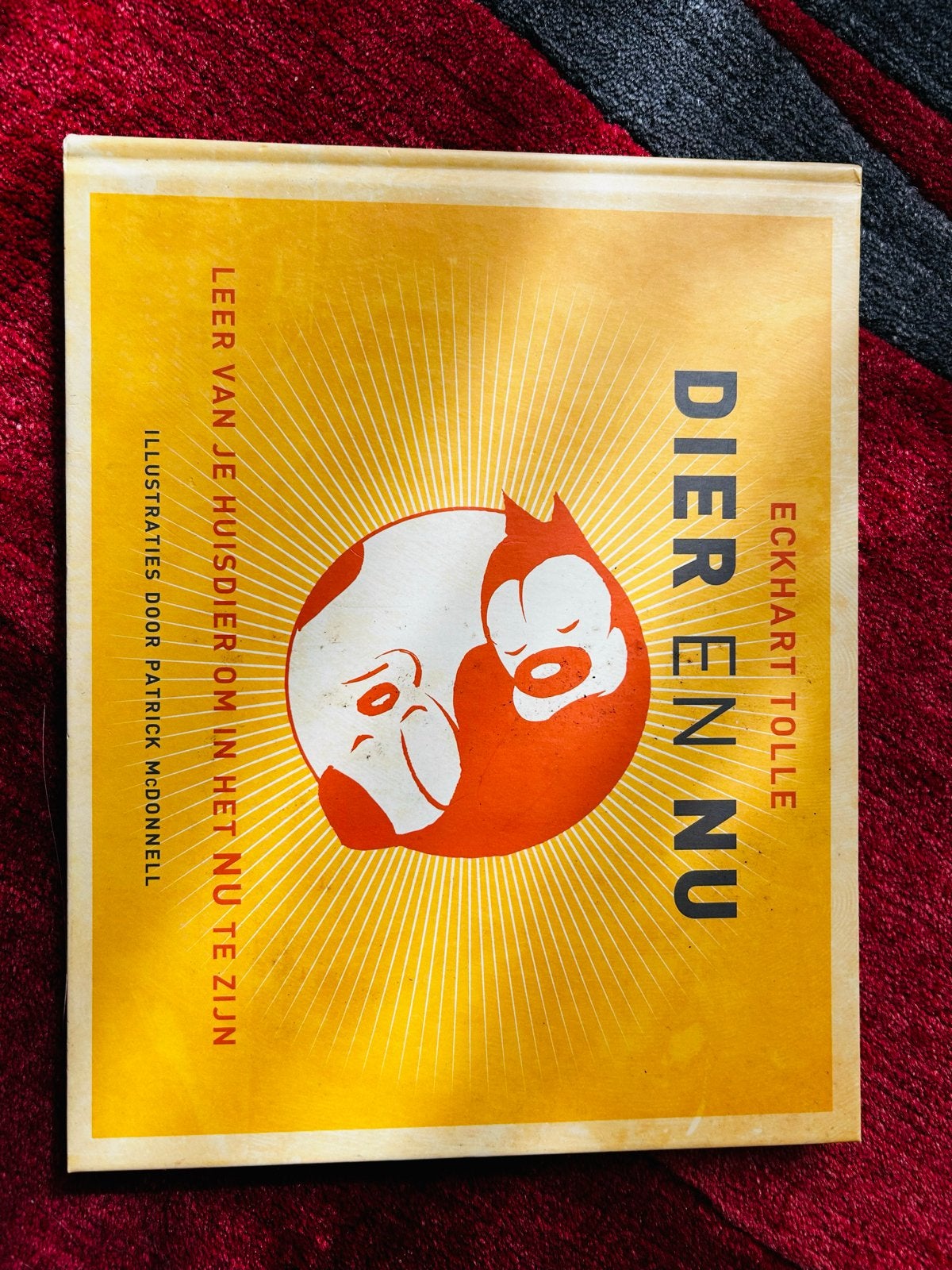 Dieren en Nu - Eckhart Tolle - Nieuw Hardcover, Boeken, Ophalen of Verzenden, Nieuw, Spiritualiteit algemeen, Verhaal of Roman
