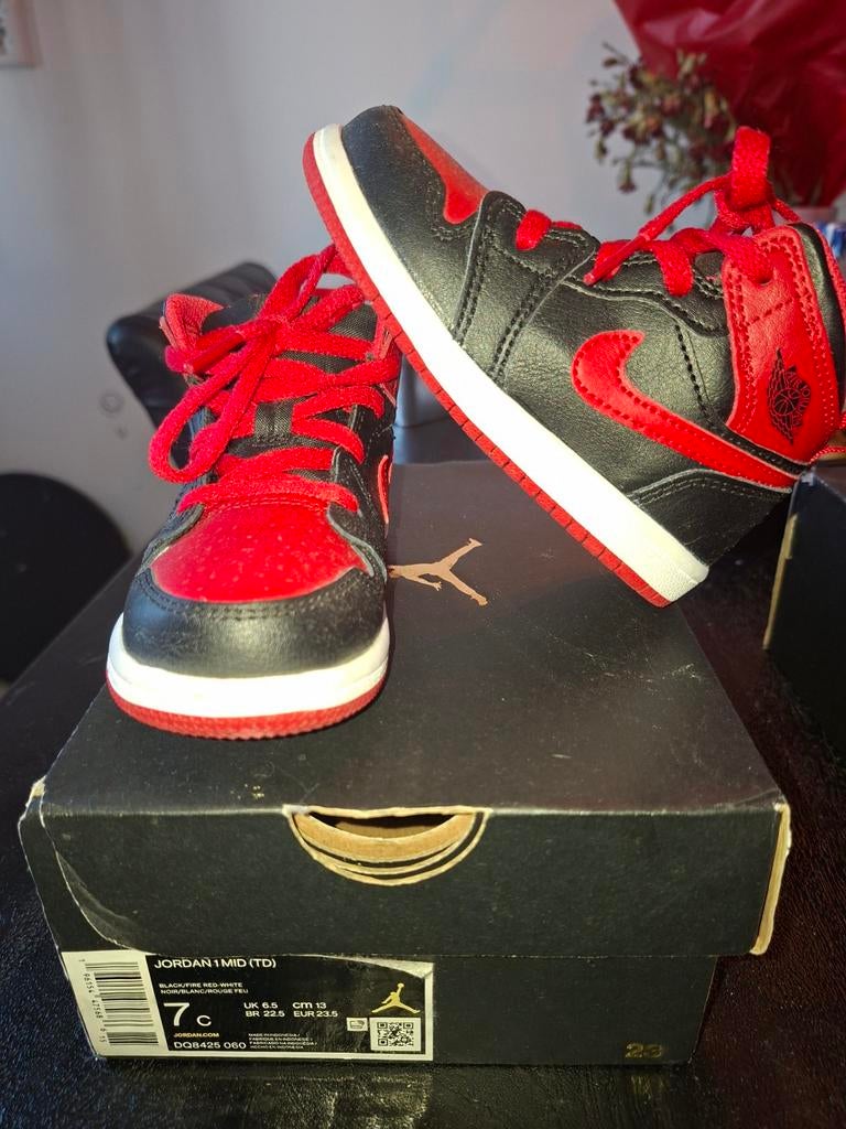 Jordan Mid 1 Sportschoenen - Maat 23.5 - Zo goed als nieuw, Kinderen en Baby's, Kinderkleding | Schoenen en Sokken, Ophalen, Zo goed als nieuw