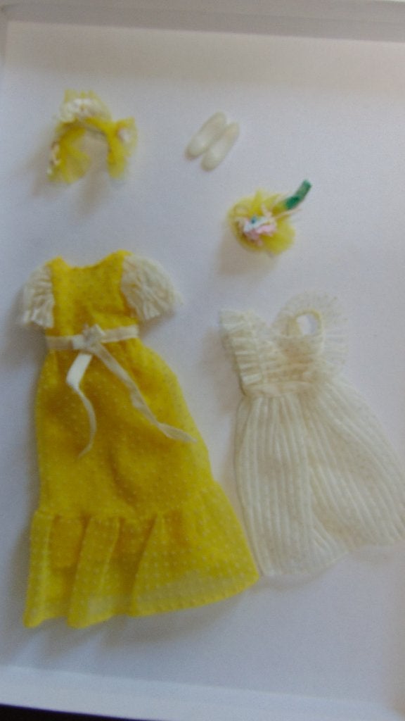 Skipper Barbie outfit #7847 Bloemenmeisje, Verzamelen, Poppen, Ophalen of Verzenden, Gebruikt, Kleertjes