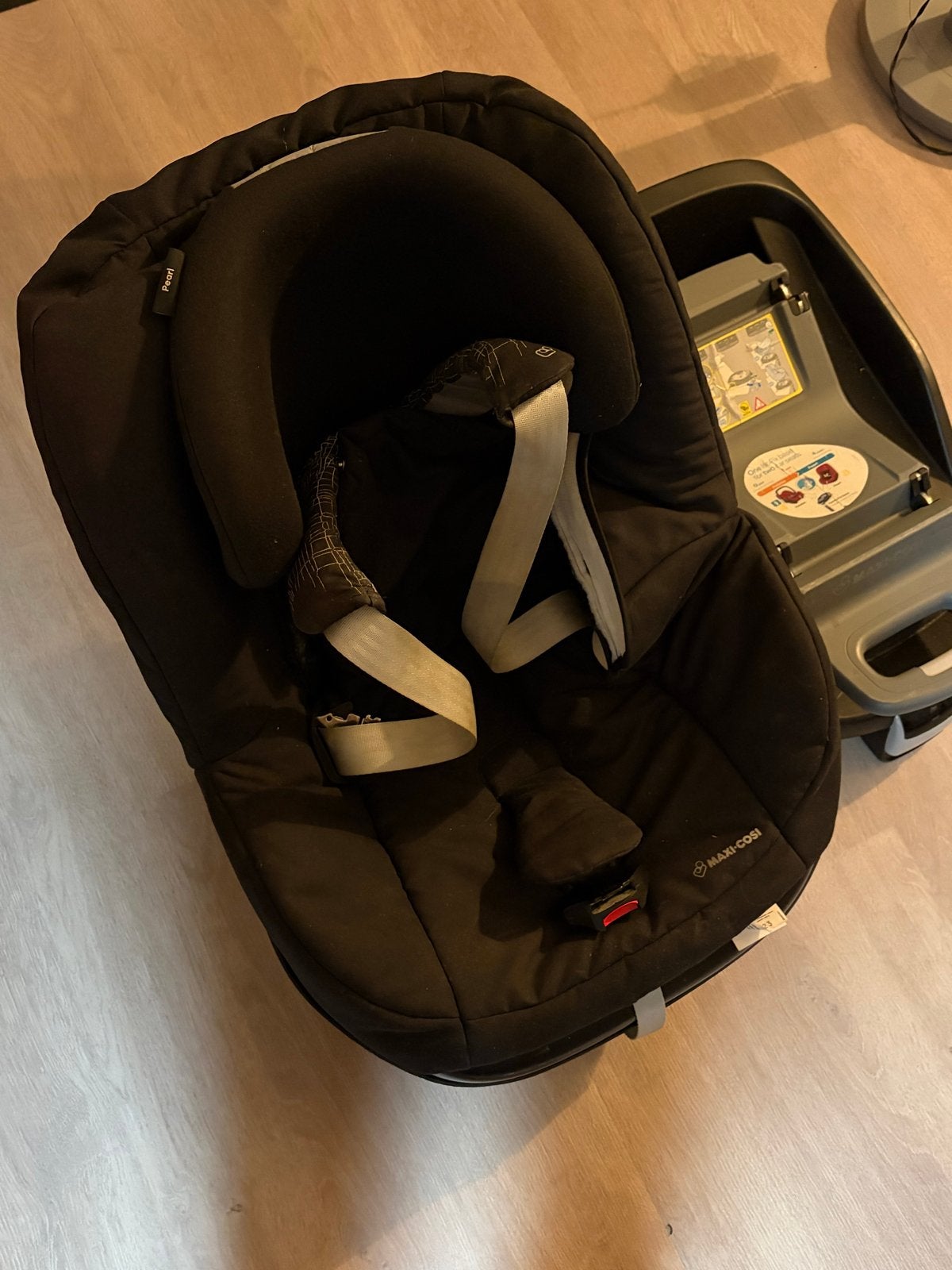 Maxi-Cosi autostoel (Pearl) met FamilyFix base, Ophalen, Autogordel of Isofix, Gebruikt, 0 t/m 13 kg