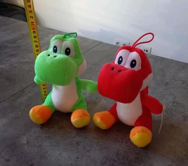 2 Yoshi knuffels. Groen en rood, Ophalen of Verzenden, Nieuw, Overige typen, Overige merken