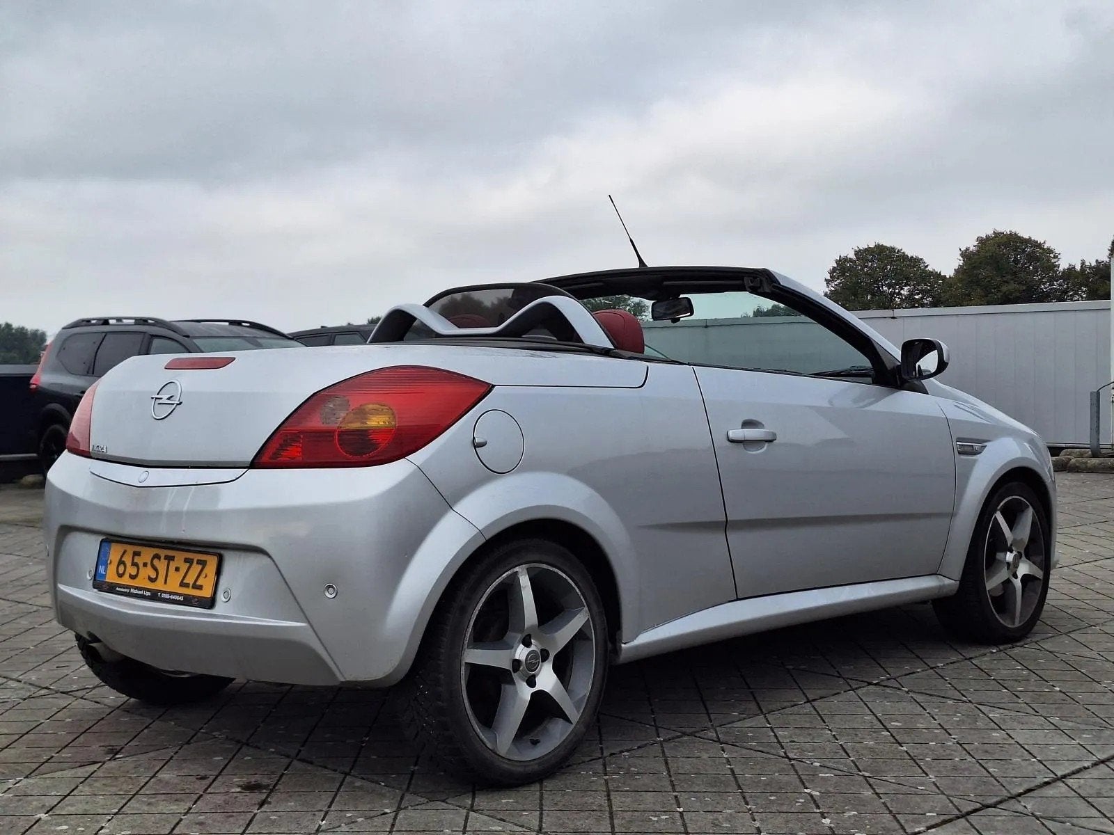 Opel Tigra TwinTop €2350,-1.4-16V Sport Airco Apk 2026 Nap, Voorwielaandrijving, Gebruikt, 4 cilinders, Cabriolet