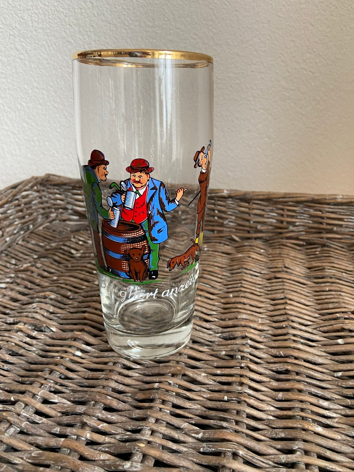 Vintage bierglas met humoristische print - 'Der g'hört anzei, Antiek en Kunst, Ophalen of Verzenden