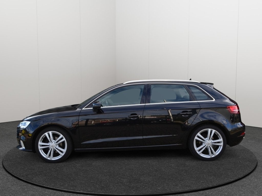 Audi A3 Sportback 30 TFSI Pro Line LED/Navi/Cruise/Trekhaak, Dealer onderhouden, Stof, Gebruikt, 1165 kg