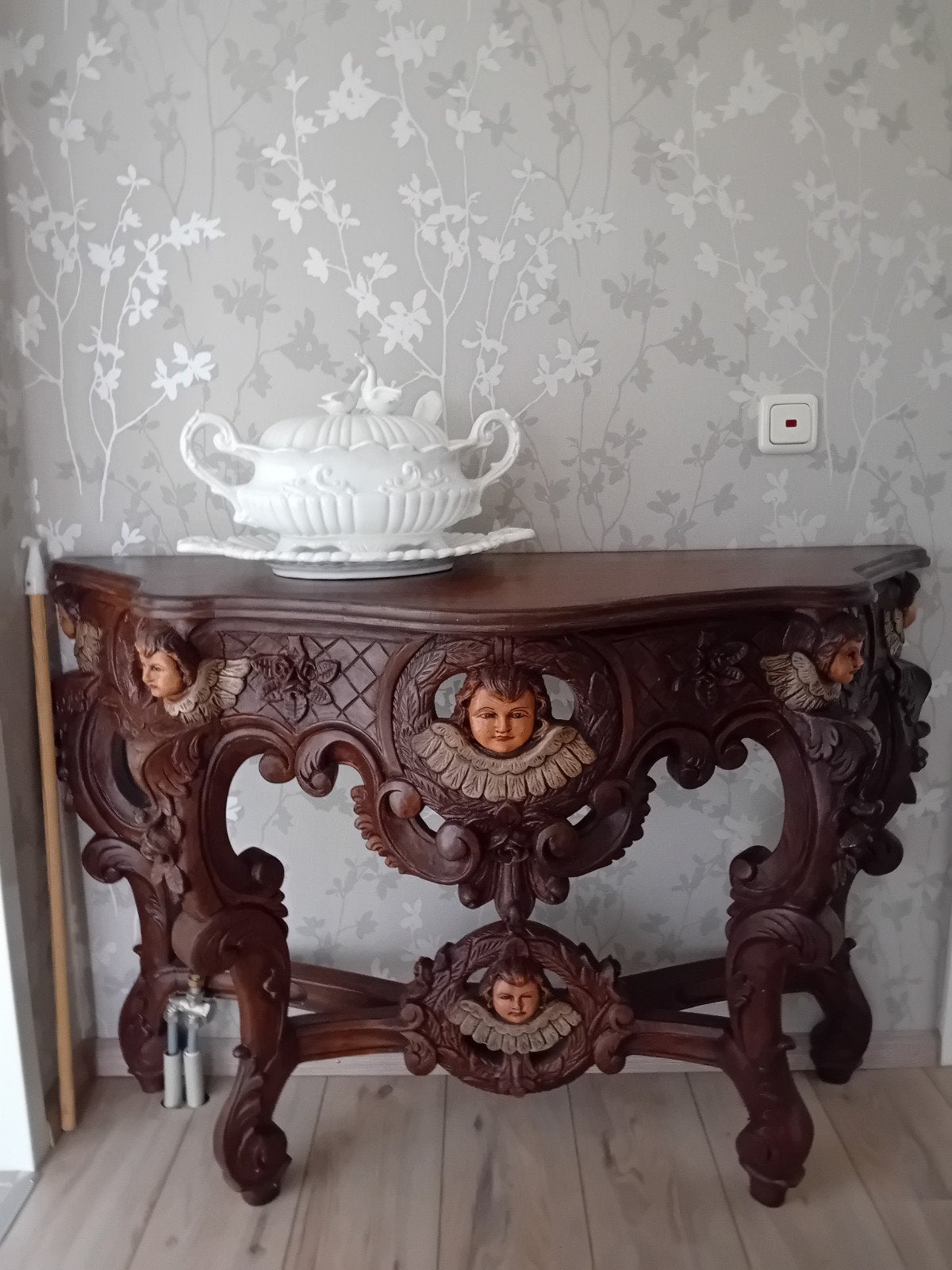 Antieke sidetable met houtsnijwerk en cherubijnen, Ophalen, Gebruikt, 100 tot 150 cm, Klassiek, Antiek, Barok