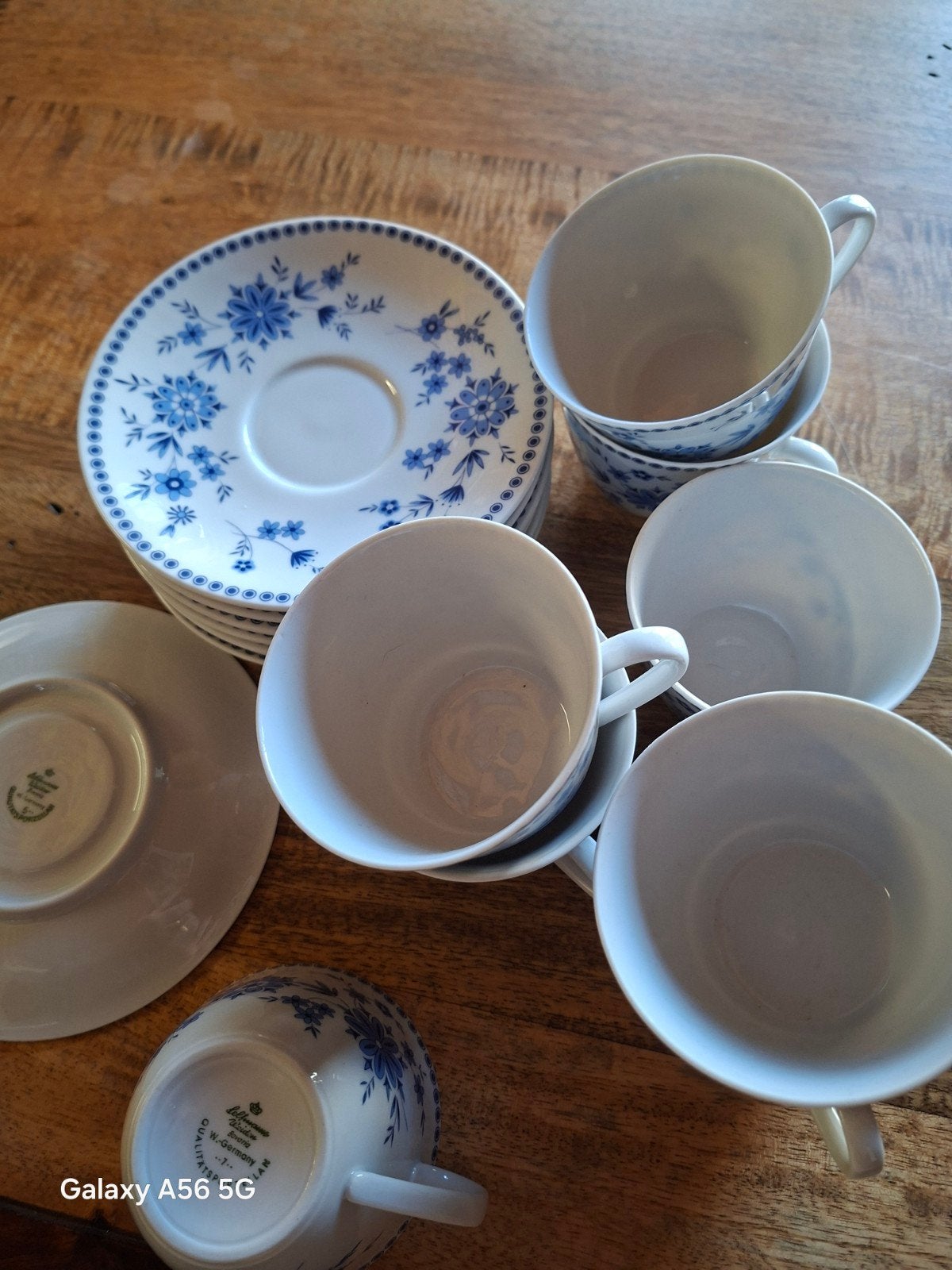 8 kop en schotels met melkkannetje - Blauw bloemmotief, Ophalen