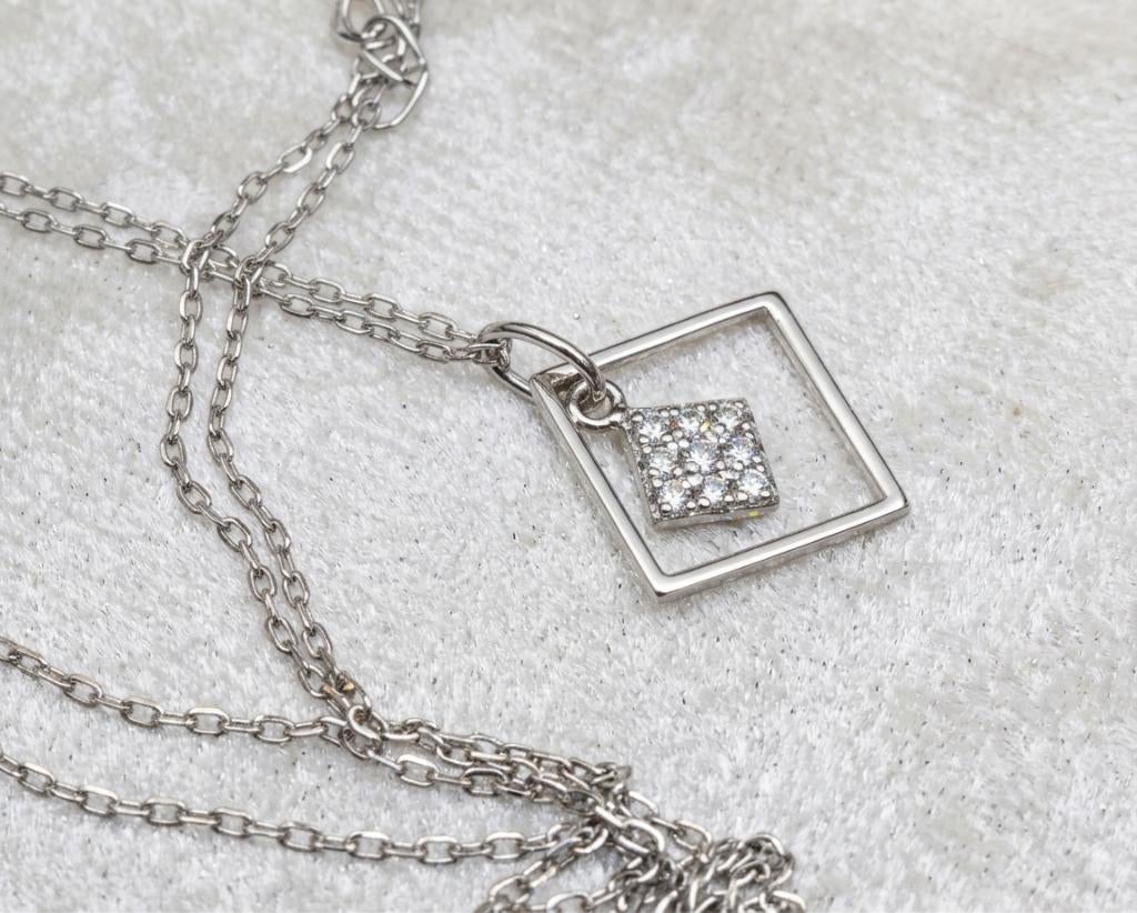 Ketting met hanger zilver vierkant met swarovski, Nieuw, Ophalen of Verzenden, Met kristal, Zilver