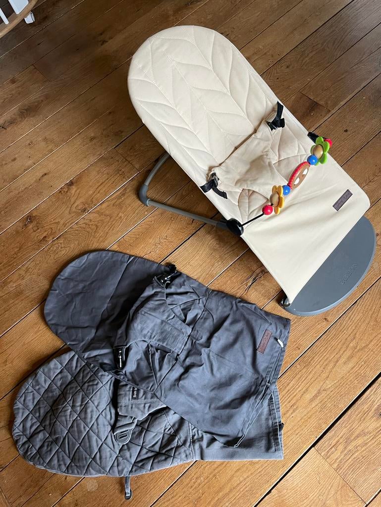 BabyBjörn Wipstoel Bliss met extra hoezen en speelboog, Gebruikt, Wipstoel, Met gordel(s) of riempje(s), Ophalen
