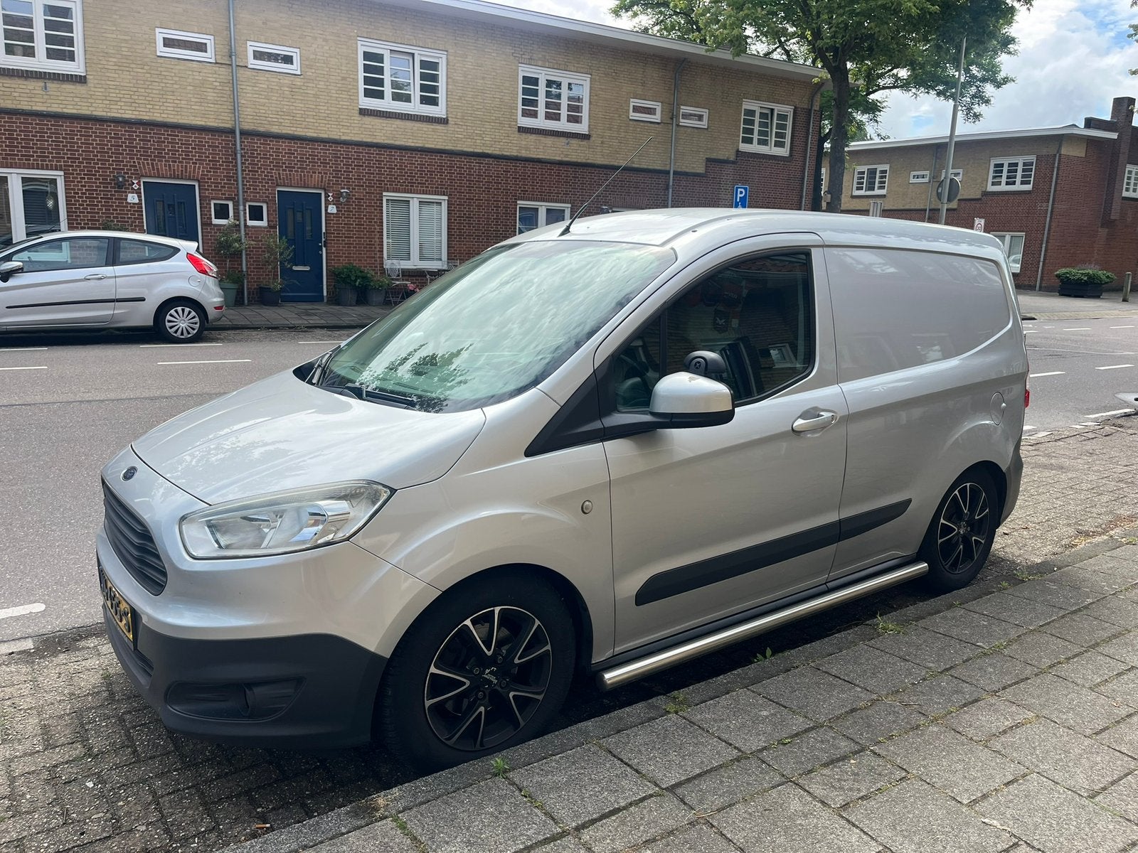 Ford Transit Courier 1.5 Tdci 55KW 2015, Voorwielaandrijving, Stof, 74 pk, Zwart
