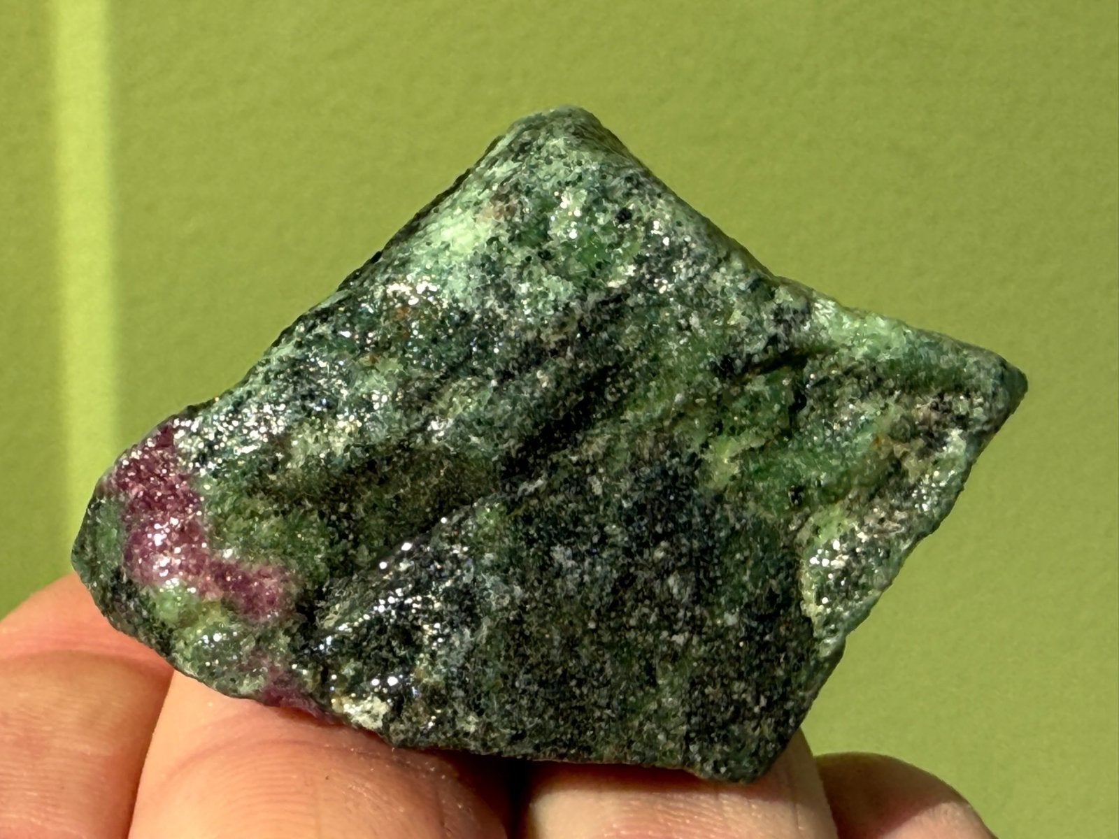 Robijn in Zoisiet ruw Tanganyika artstone mineralen, Ophalen of Verzenden, Mineraal