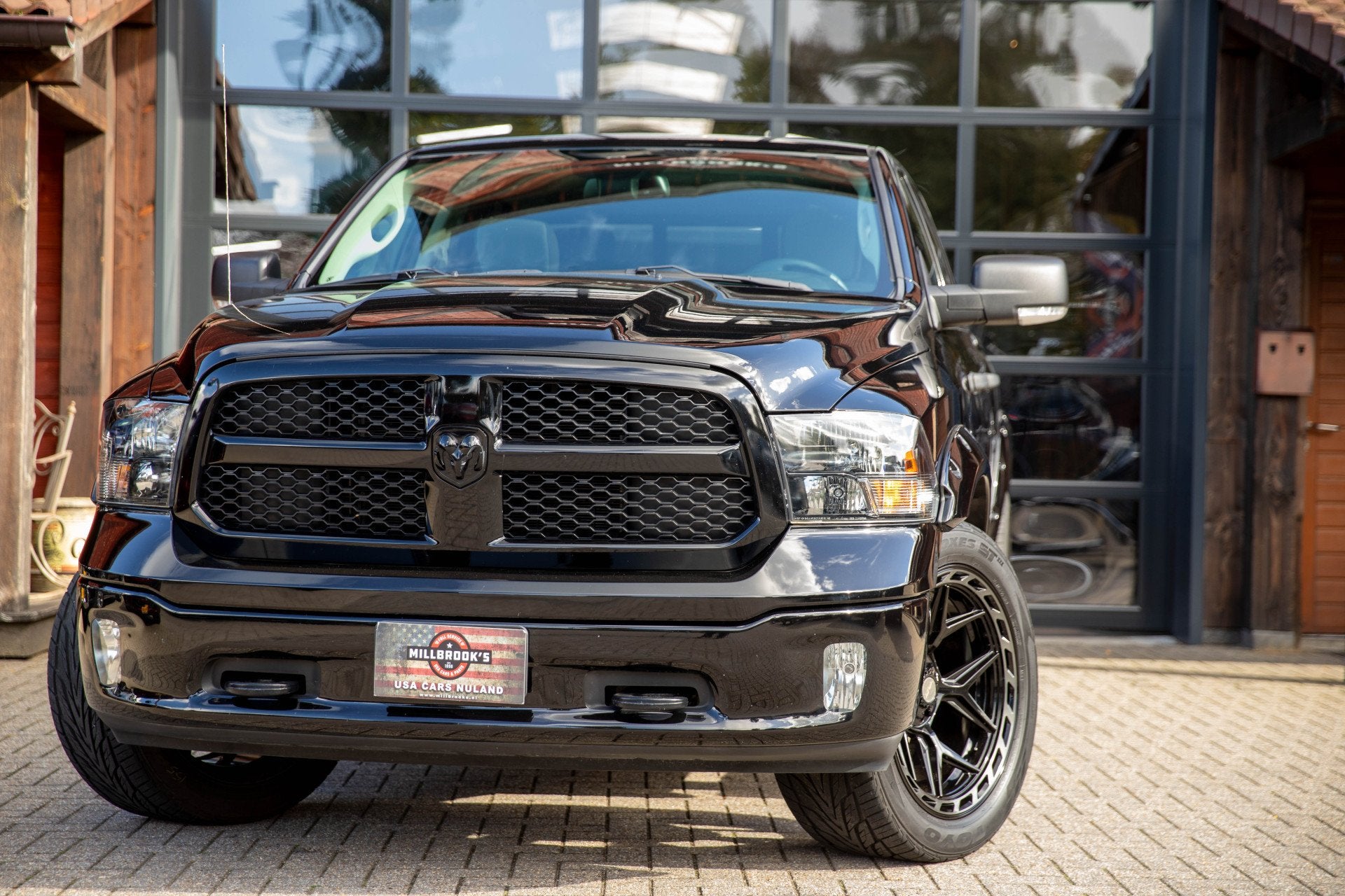 Dodge Ram 1500 5.7 V8 Crew Cab ! 1e Eigenaar ! (bj 2023), Auto's, Automaat, Dealer onderhouden, 5654 cc, 402 pk