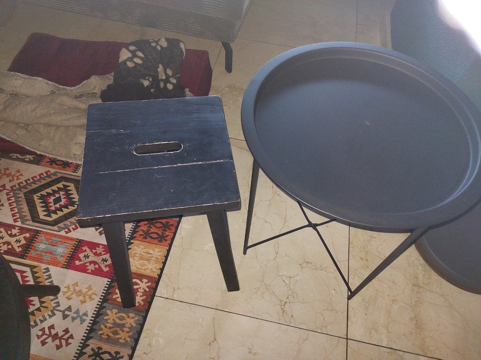 Zwart krukje en bijzettafel, Huis en Inrichting, Krukjes, Ophalen of Verzenden, Gebruikt, Hout