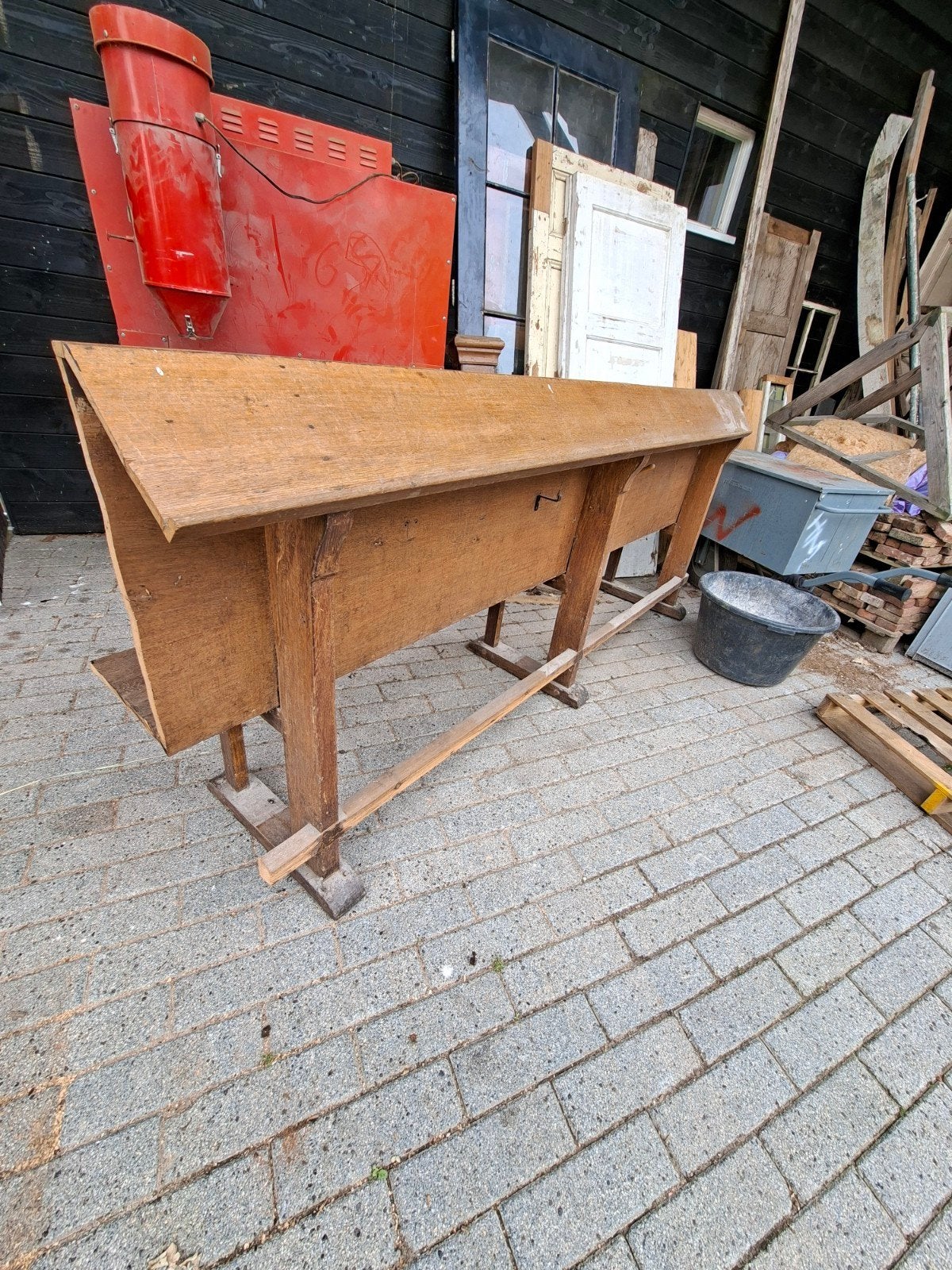 Eiken houten kerkbank en lambrisering, Ophalen
