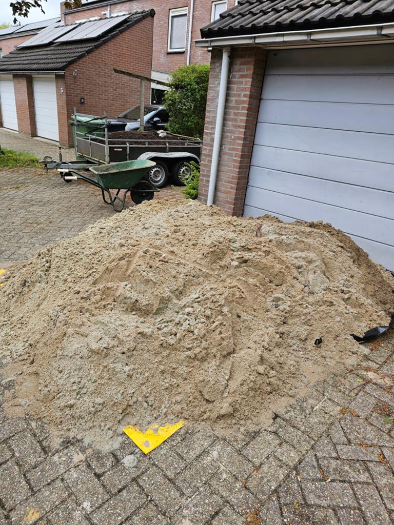 Gratis ophalen nog beschikbaar! - ophoogzand / straatzand, Tuin en Terras, Zand, Ophalen of Verzenden, Gebruikt, Ophoogzand