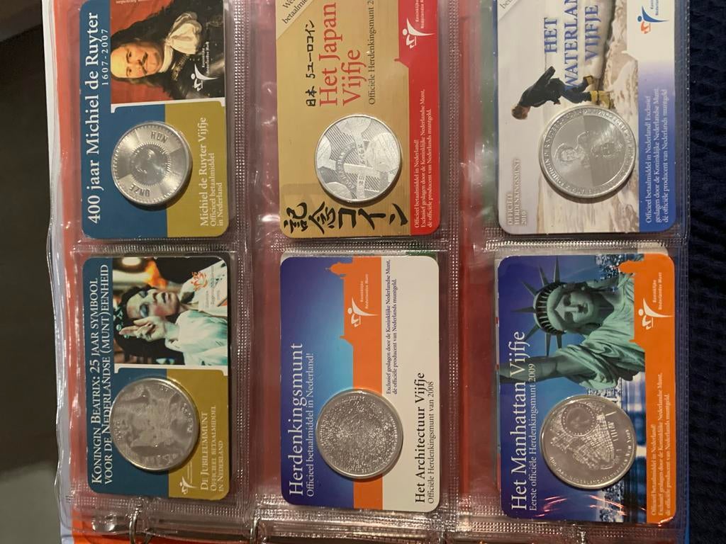 30 Herdenkingsmunten in Album - Diverse Thema's, Ophalen, Koningin Beatrix, Euro's, Setje