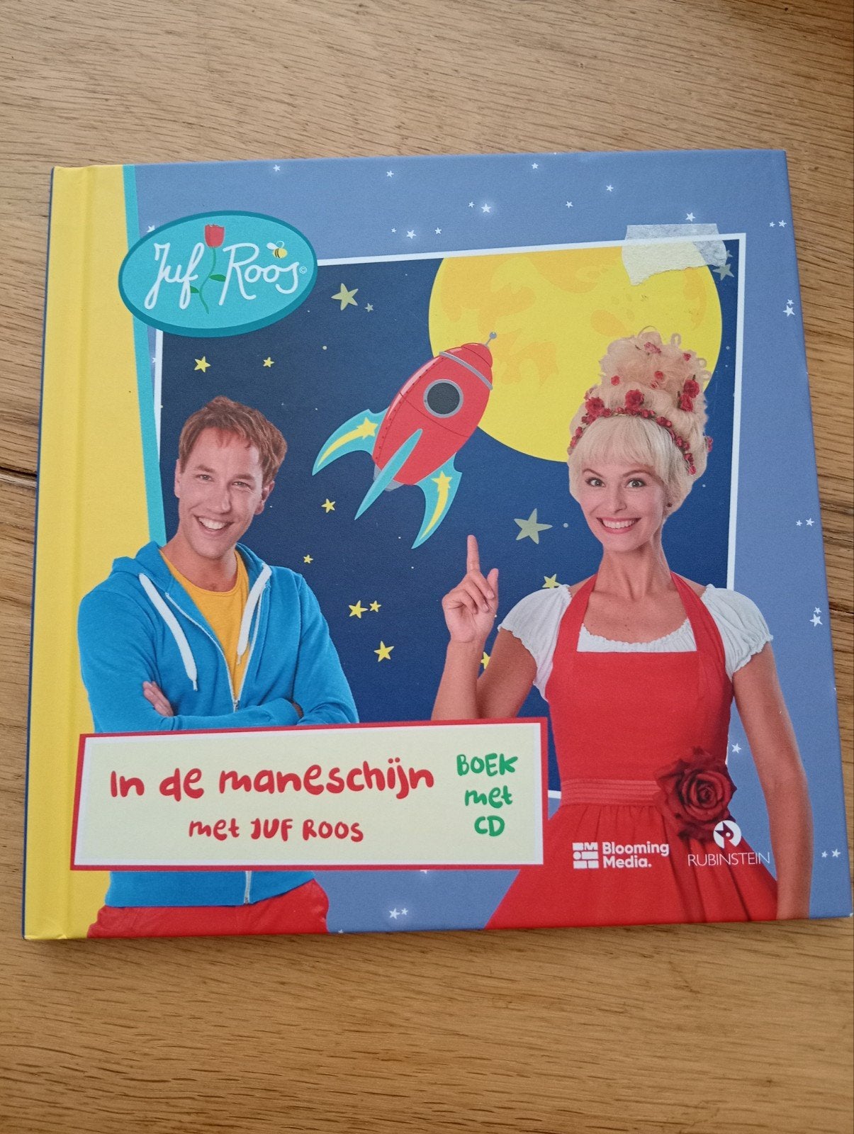 Juf Roos: In de maneschijn - Boek met CD, 3 tot 4 jaar, Ophalen of Verzenden, Zo goed als nieuw, Juf Roos