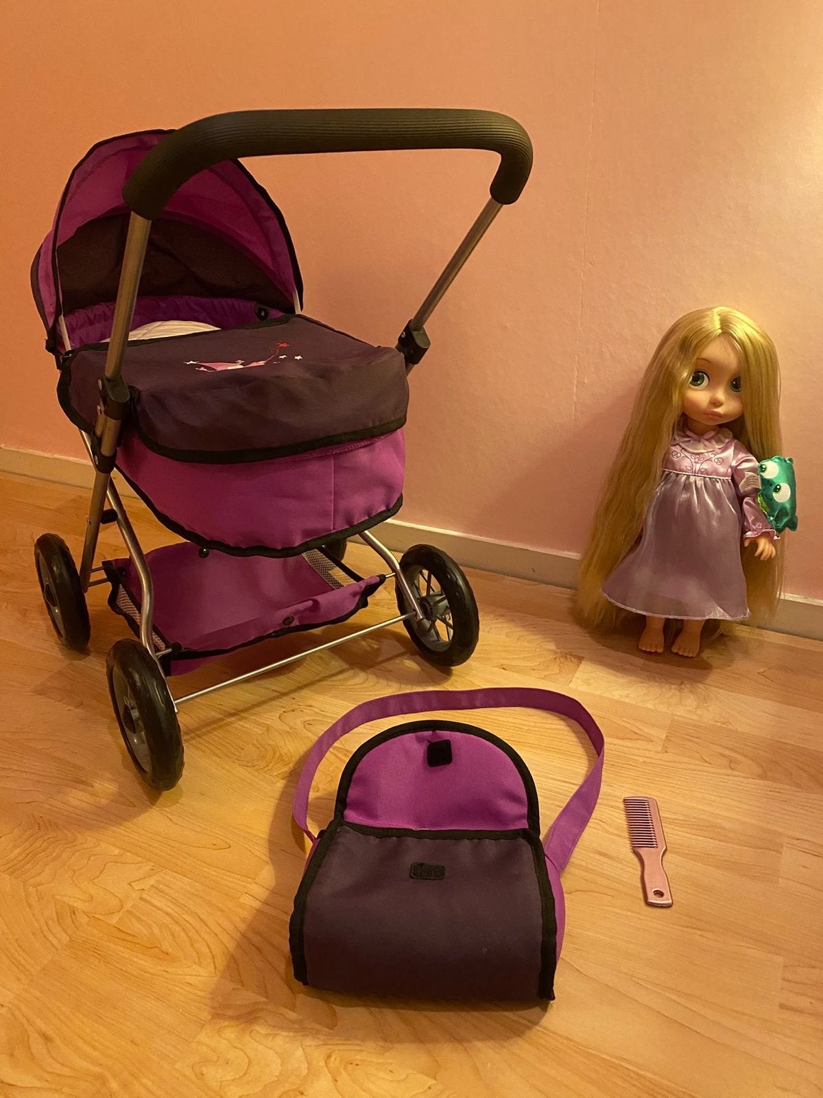 Poppenwagen met pop en accessoires, Ophalen of Verzenden, Zo goed als nieuw, Overige typen