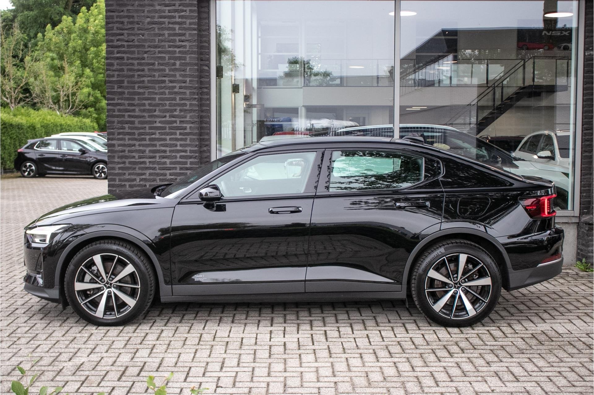 Polestar 2 Long Range Dual Motor Launch Edition 78kWh - SOH, Auto's, Polestar, Polestar 2, Stof, Gebruikt, Zwart