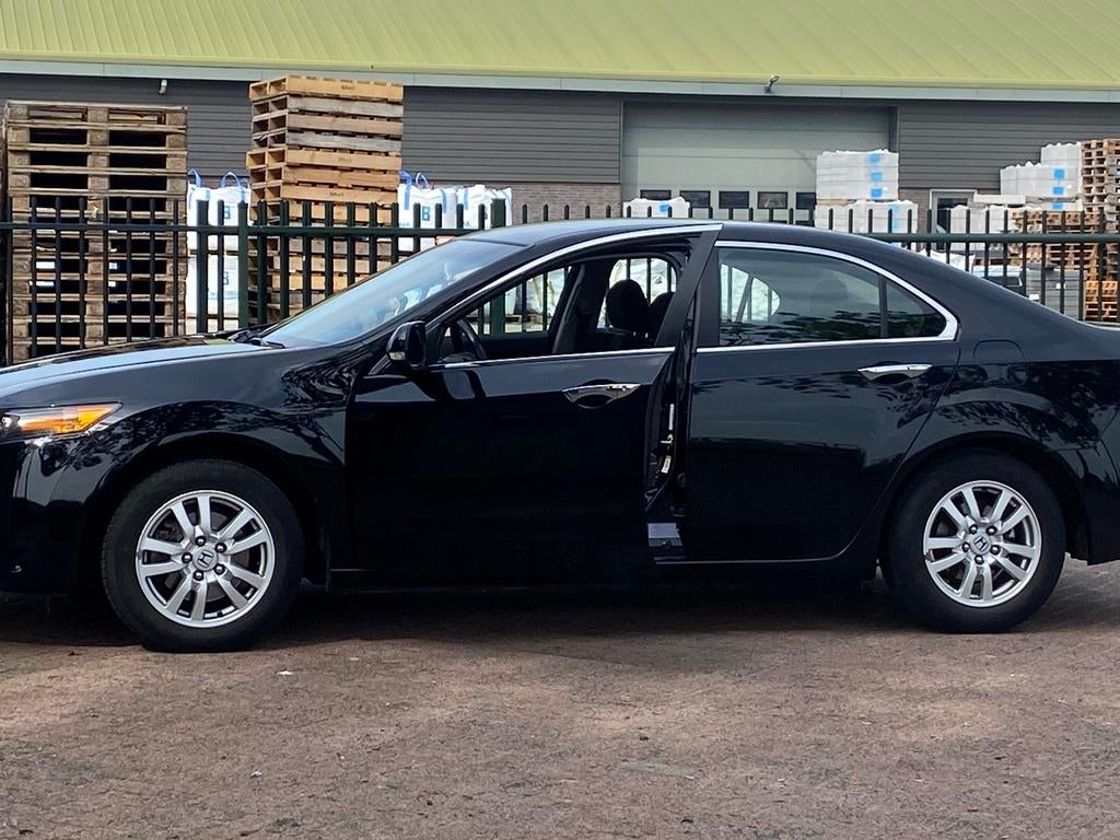 104.000 km Honda Accord 2.0 AUT 2010 Zwart full opties., Auto's, Zwart, Zwart, Origineel Nederlands, 75 €/maand