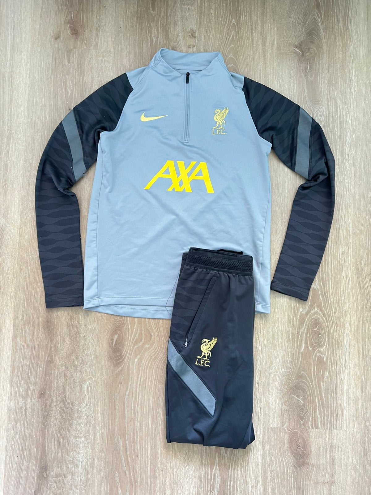 Liverpool trainingspak Nike 21/22 Maat 147-158, Gebruikt, Jongen of Meisje, Sport- of Zwemkleding, Ophalen of Verzenden